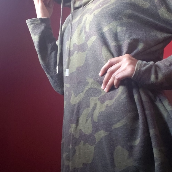 Sweatshirt - Picture 2 of 7